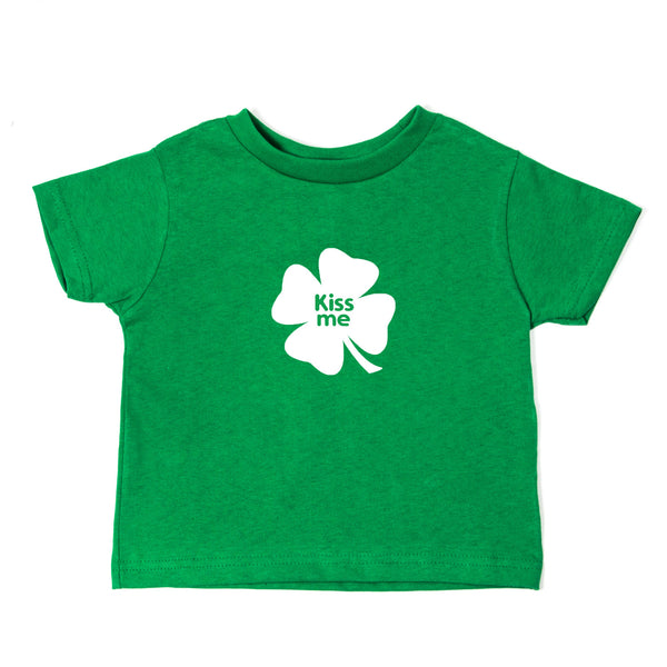 Women's St. Patrick's Day Shirt - Kiss Me I'm Irish Crop Top With Four Leaf Clover Graphic, Green Short Sleeve Tee